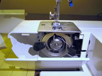 How to insert a bobbin