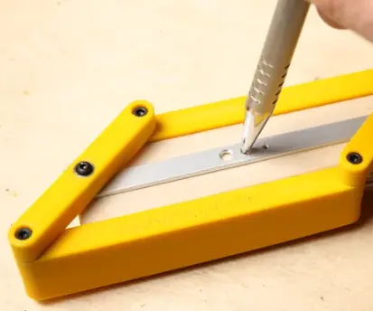 Centre finder - a tool for measuring in sewing process